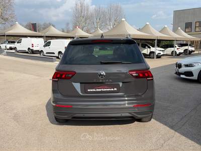 Volkswagen Tiguan 2.0 TDI SCR 110KW Life DSG Grigio usata Alonte