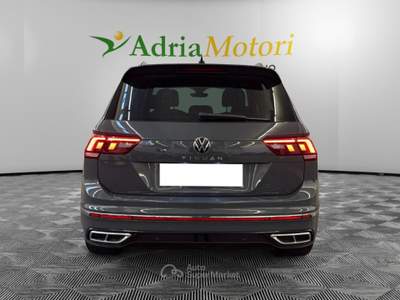 Volkswagen Tiguan 2.0 TDI SCR 110KWR-Line DSG Grigio usata Pordenone