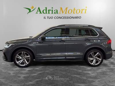 Volkswagen Tiguan 2.0 TDI SCR 110KWR-Line DSG Grigio usata Pordenone