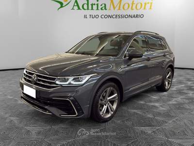 Volkswagen Tiguan 2.0 TDI SCR 110KWR-Line DSG Grigio usata Pordenone