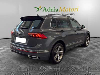Volkswagen Tiguan 2.0 TDI SCR 110KWR-Line DSG Grigio usata Pordenone