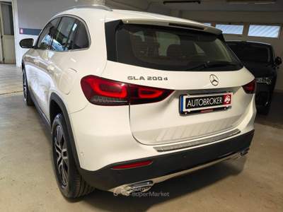 Mercedes-Benz GLA GLA 200 d Automatic Sport Plus Bianco usata RENDE
