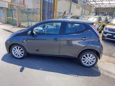 Toyota Aygo 1.0 VVT-i 69 CV 5 porte x-play Grigio usata Barletta