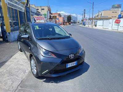 Toyota Aygo 1.0 VVT-i 69 CV 5 porte x-play Grigio usata Barletta