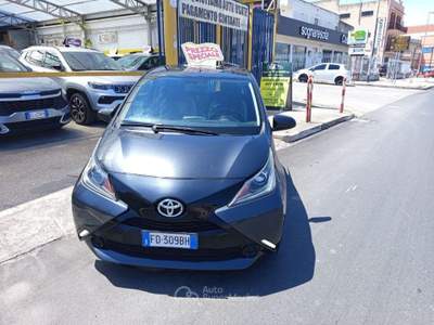 Toyota Aygo 1.0 VVT-i 69 CV 5 porte x-play Grigio usata Barletta