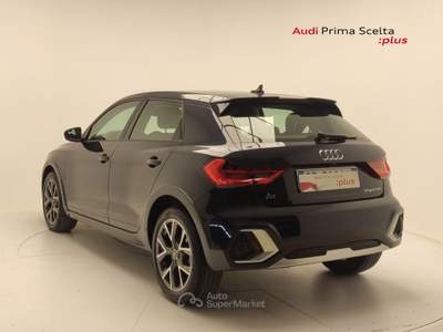 Audi A1 A1 Citycarver 1.0 TFSI 110cv S Tronic Blu/Azzurro usata Avellino