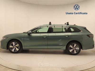 Volkswagen Passat 1.5 eTSI ACT Business DSG Verde usata Avellino