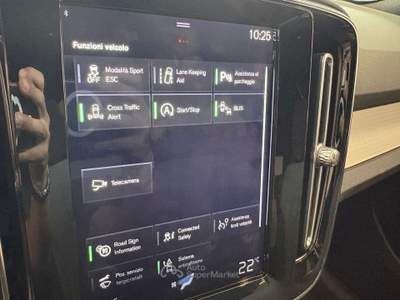 Volvo XC40 MOMENTUM PRO D3 Geartronic UNICO PR. Rosso usata Bagnaria Arsa