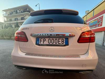 Mercedes-Benz Classe B B 200 d 2.1 136cv Premium - 2018 Bianco usata Giugliano in Campania