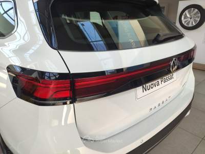 Volkswagen Passat Passat 1.5 tsi ehybrid Business 204cv dsg Bianco usata Avellino