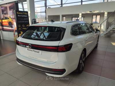 Volkswagen Passat Passat 1.5 tsi ehybrid Business 204cv dsg Bianco usata Avellino
