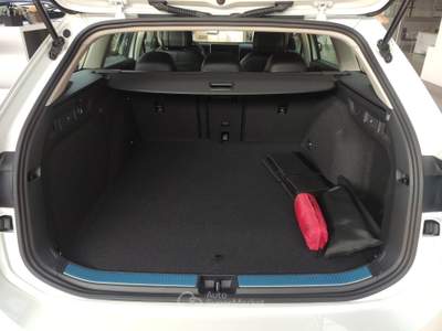 Volkswagen Passat Passat 1.5 tsi ehybrid Business 204cv dsg Bianco usata Avellino