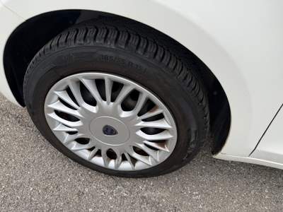 Lancia Ypsilon 1.2 69cv Silver Bianco usata Creazzo