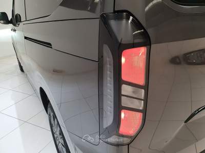 Ford Tourneo Custom Tourneo Custom 320 2.0 EcoBlue 136CV PL Titanium 9posti Grigio usata Cassano Magnago
