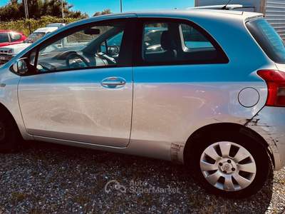 Toyota Yaris 3 porte Sol Argento usata Carrara