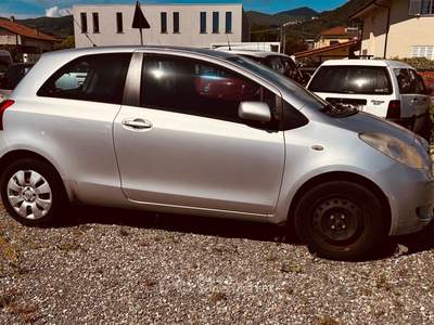 Toyota Yaris 3 porte Sol Argento usata Carrara