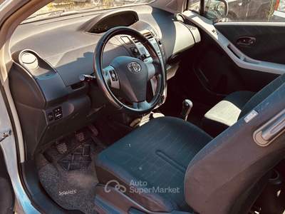 Toyota Yaris 3 porte Sol Argento usata Carrara