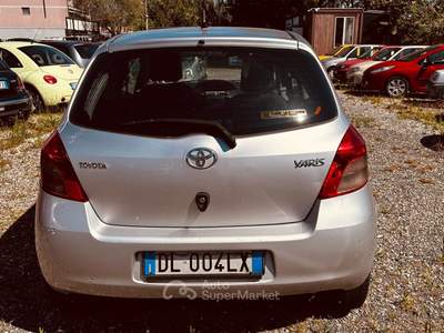 Toyota Yaris 3 porte Sol Argento usata Carrara