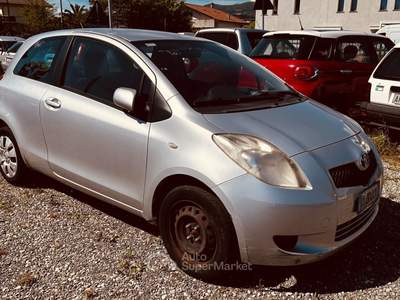 Toyota Yaris 3 porte Sol Argento usata Carrara