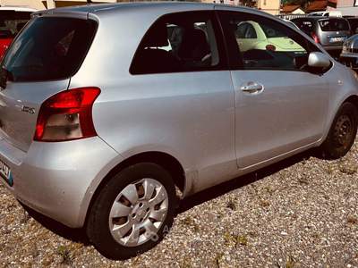 Toyota Yaris 3 porte Sol Argento usata Carrara