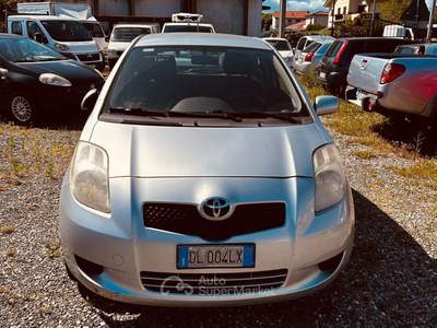 Toyota Yaris 3 porte Sol Argento usata Carrara