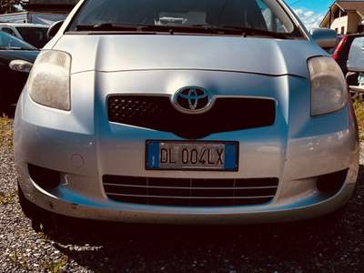 Toyota Yaris 3 porte Sol Argento usata Carrara