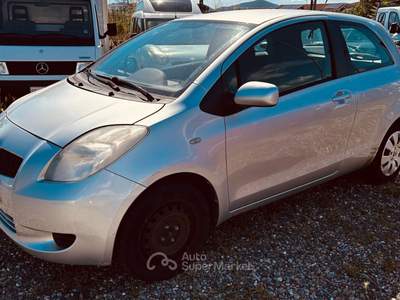 Toyota Yaris 3 porte Sol Argento usata Carrara
