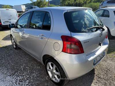 Toyota Yaris 5 porte Sol Argento usata Carrara