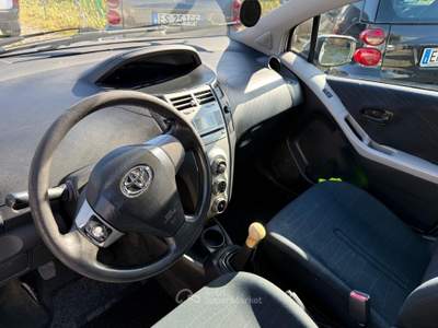 Toyota Yaris 5 porte Sol Argento usata Carrara