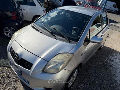 Toyota Yaris 5 porte Sol Argento usata Carrara