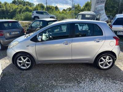 Toyota Yaris 5 porte Sol Argento usata Carrara