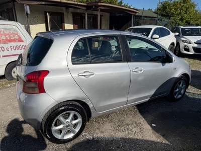Toyota Yaris 5 porte Sol Argento usata Carrara