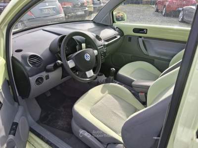 Volkswagen New Beetle  Giallo usata Carrara