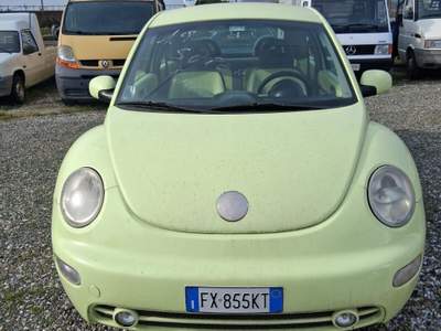 Volkswagen New Beetle  Giallo usata Carrara