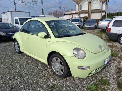 Volkswagen New Beetle  Giallo usata Carrara