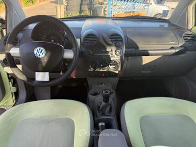 Volkswagen New Beetle  Giallo usata Carrara