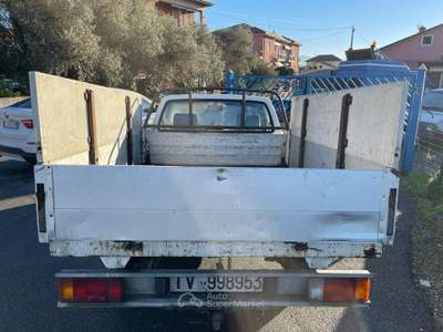 Toyota Hilux 2.4 diesel Pick-up Bianco usata Carrara