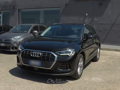 Audi Q3 S tronic Business Nero usata Botrugno