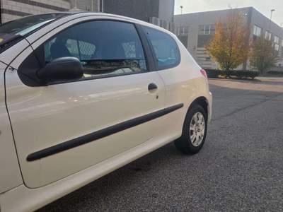 Peugeot 206 206 Plus 3p 1.4 hdi Trendy van Bianco usata Desio