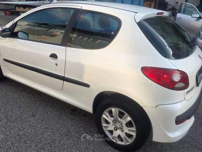 Peugeot 206 206 Plus 3p 1.4 hdi Trendy van Bianco usata Desio
