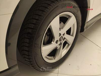 Audi Q3 2.0 35 TDI S Tronic Bianco usata Avellino