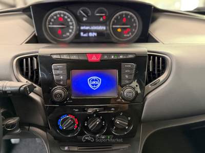 Lancia Ypsilon 5 porte GPL Ecochic Silver Nero usata Torino