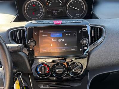 Lancia Ypsilon 5 porte GPL Silver Bianco usata SOMMA VESUVIANA