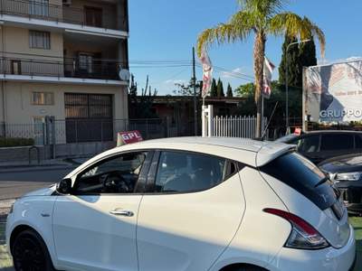 Lancia Ypsilon 5 porte GPL Silver Bianco usata SOMMA VESUVIANA