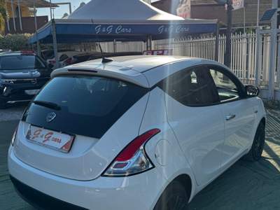 Lancia Ypsilon 5 porte GPL Silver Bianco usata SOMMA VESUVIANA
