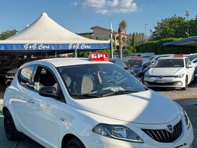 Lancia Ypsilon 5 porte GPL Silver Bianco usata SOMMA VESUVIANA