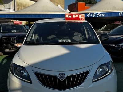 Lancia Ypsilon 5 porte GPL Silver Bianco usata SOMMA VESUVIANA