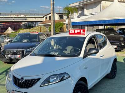 Lancia Ypsilon 5 porte GPL Silver Bianco usata SOMMA VESUVIANA Lancia Ypsilon 5 porte GPL Silver Bianco usata SOMMA VESUVIANA