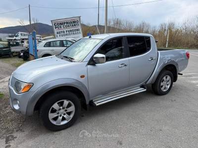 Mitsubishi L200 /136CV Club Cab Invite Argento usata Carrara