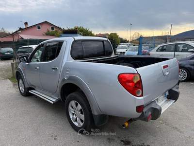 Mitsubishi L200 /136CV Club Cab Invite Argento usata Carrara